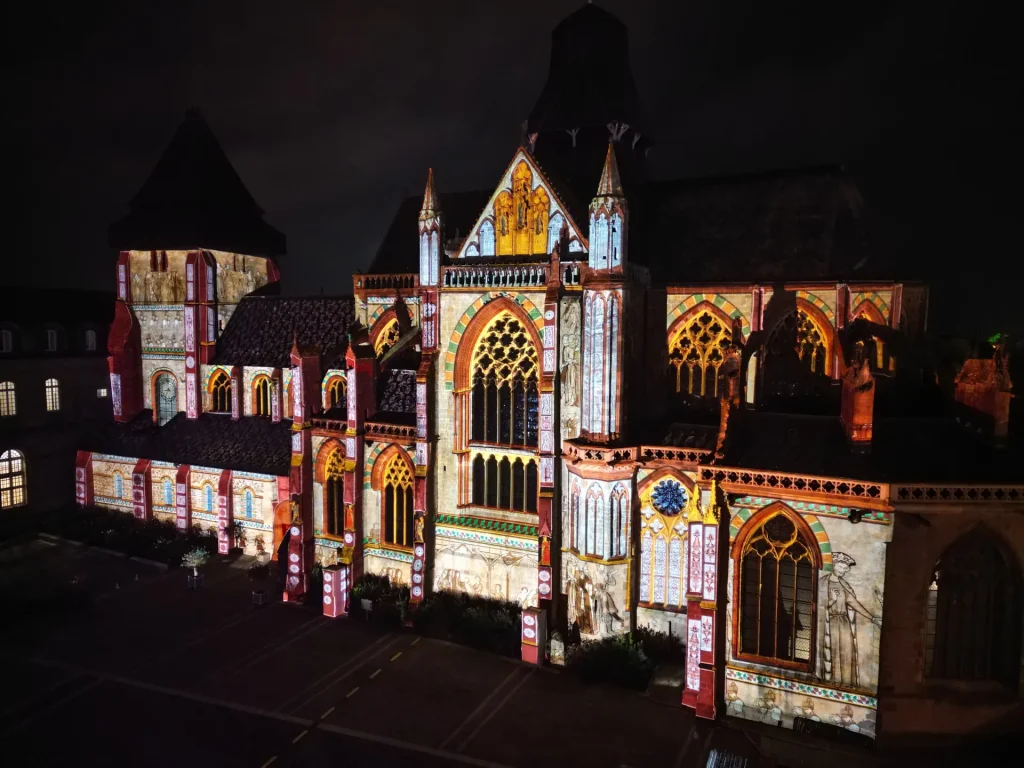 Illuminations de décembre 2023-2024 Basilique Évron en Mayenne