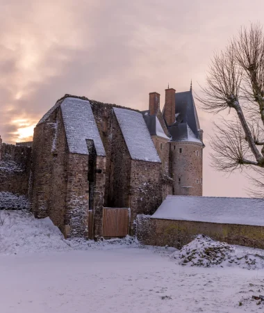 Château de Sainte-Suzanne sous la neige